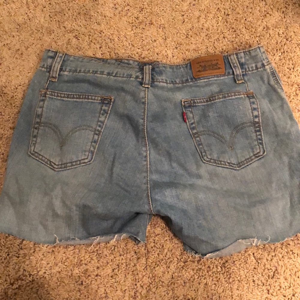 Cropped Levi shorts